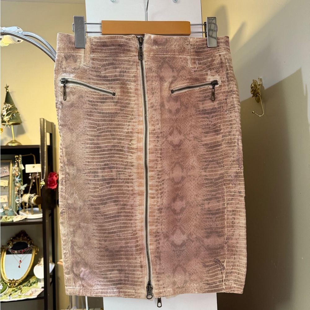Guess skirt